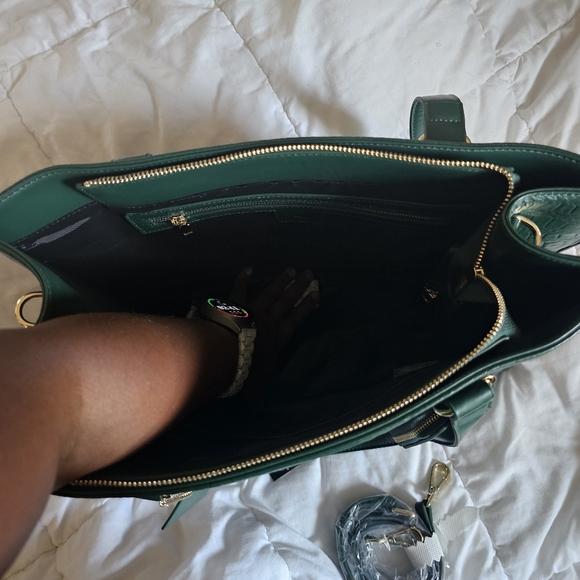 Tote&Carry Emerald Crocodile Tote - Picture 4 of 4